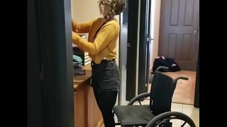 Лак в інвалідному візку