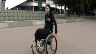 Natasha kerusi roda berpura-pura tanpa kaki