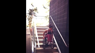 Minunate roți paraplegice pe scări