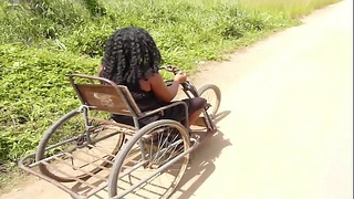 The Missing Cripple Grasped Fucking By The Village Area Masculino Depois dela Vinte Anos Sem Coito Observe Como Ela Está Gritando Por As Dores De Sua Perna + Peitos Vagina Cremosa