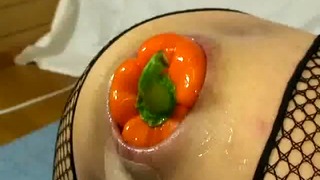Fisting anal extremo e inserciones de pimienta