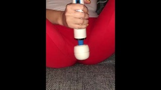 Tiny Blonde Teen Hooker Sprayer i hennes yogabyxor