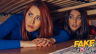 Falsk hotel sidder fast under en seng 2 Halloween Porno Privat