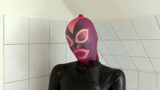 Hry s dechem Gumové otrokyně pro dospívající dívky s latexovou kondomovou maskou na obličeji