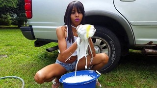 Myjnia samochodowa Ebony Cam Livejasmin na świeżym powietrzu
