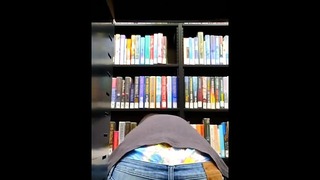 Peeking pelenka a könyvtárban Pelenkakönyvtár kívül Abdl Pelenka Shaming