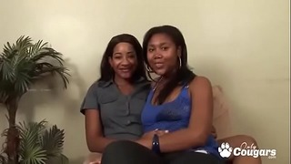 Twee zwarte meiden neuken met A Strapon