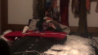Sweter Sissy pozostawiony na wiele godzin po zniszczeniu orgazmu