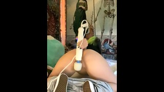 Bigtittygothegg Orgasmes intenses avec vibrateur