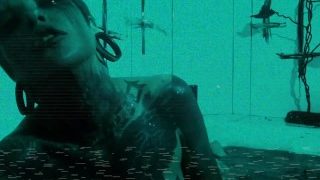 Mari Zombie Masturbación Con Crucifixo En Banheira