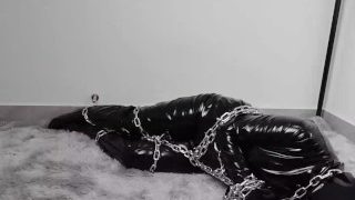 Nana Chained Self-Bondage lesklé oblečení odolné proti chemikáliím Smyslná hra pro orgasmus