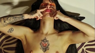 Sexy Teen nacktes Mädchen mit Nasenfetisch und seltsamen Einfügungen Teil 1 HD