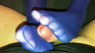 Amateur Footjob 33 Sexy Milf Blue Tights, Ballbusting, Cum On Legs!!!
