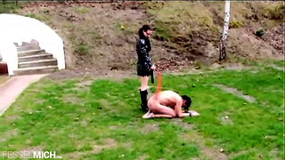 Sklaven Gefesselt Und Extrem Mit Geilen Spielzeugen In Seinen Sklavenarsch Benutzt Und Ausgepeitscht