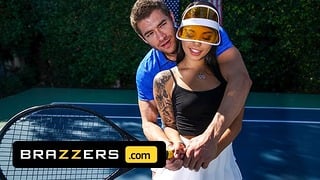 – Gina Valentina Gets A Muscle Sprain & Xander Corvus Soothes Her Pain With His Huge Cock
